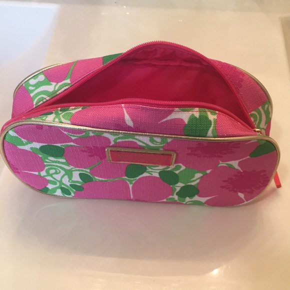 lilly pulitzer for estee lauder Handbags - Lilly Pulitzer cosmetic bag